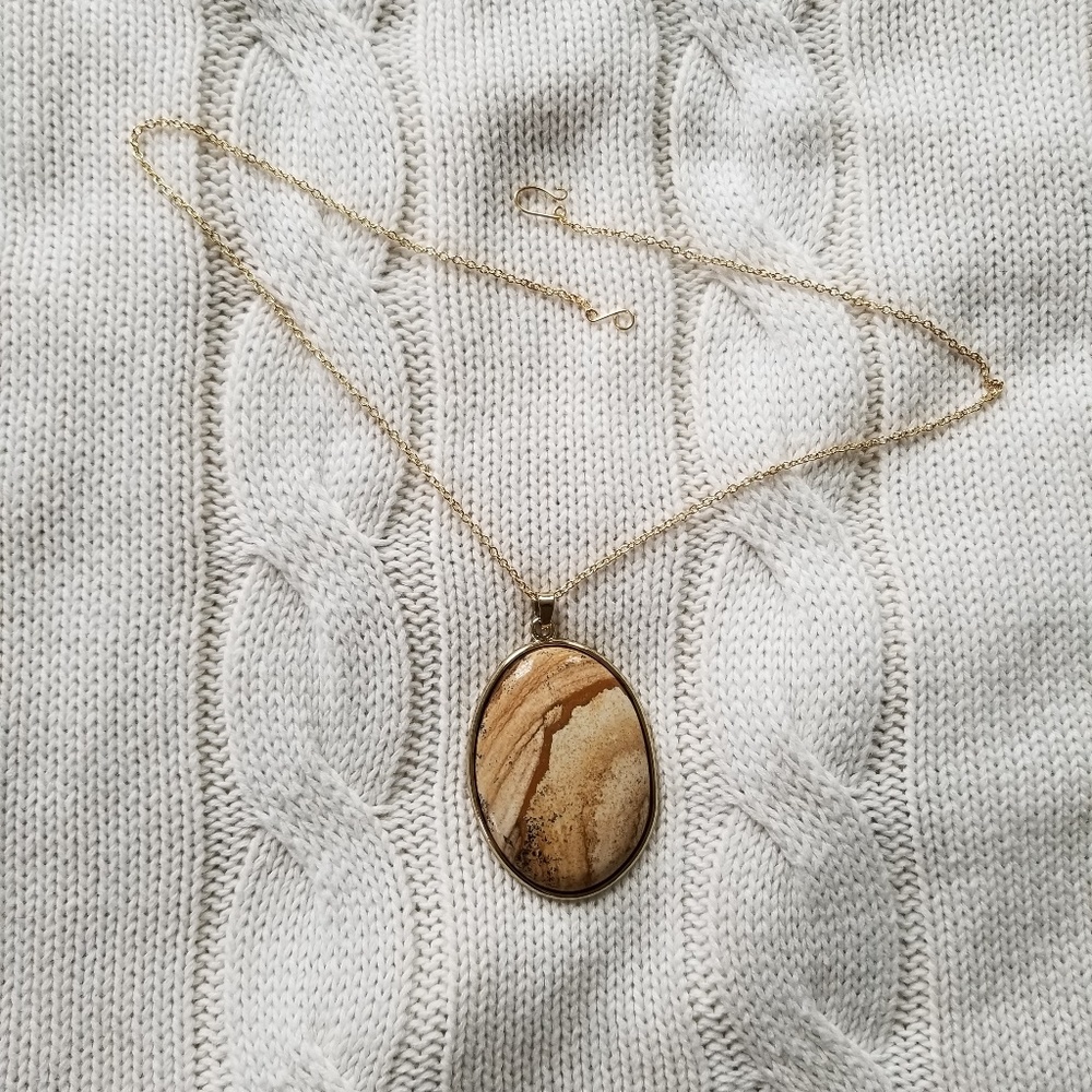 ๐๐Autumn stone Pendant ๐๐with Goldtone Accents - Picture 3 of 3